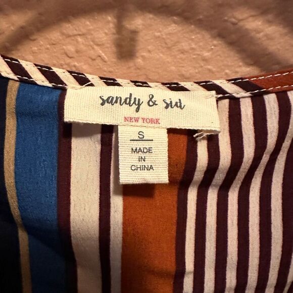 Sandy & Sid crossover v neck blouse - Picture 3 of 8